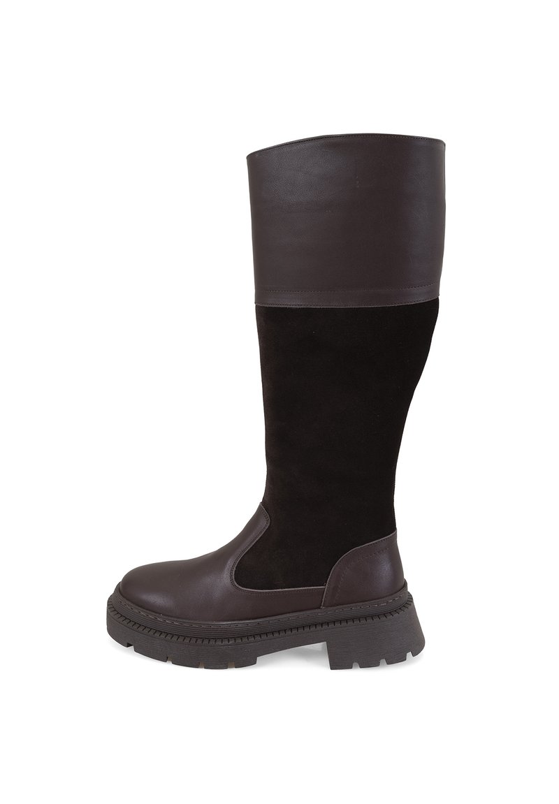 Brown kniehoge laarzen met een glad leren bovenkant en een zwarte suède onderkant. Chunky rubberen zool met een duidelijke profiel en elastische zijpanelen.