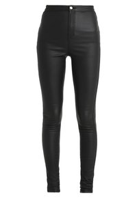 Leggings negros de talle alto hechos de piel sintética, con cierre de botón en la parte frontal y un diseño elegante y ajustado.