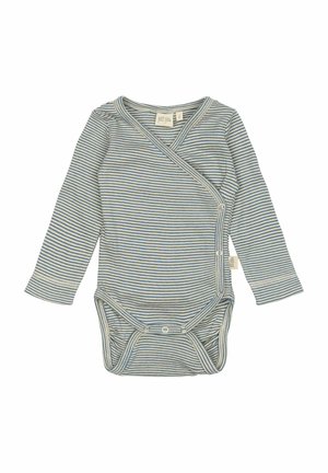 Gestreifter Baby-Body aus weicher Baumwolle mit langen Ärmeln, Wickeldesign, blauen und grauen Streifen sowie Druckknöpfen im unteren Bereich.