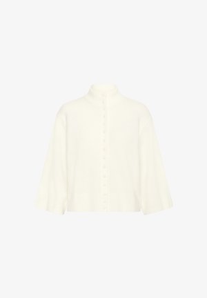 Bela pletena jopica z rebrastim stoječim ovratnikom, spredaj s pokritimi gumbi, širokimi rokavi in rebrastim robom.