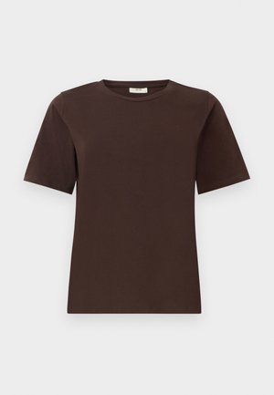 Brun bomulls t-shirt med klassisk rundad hals, korta ärmar och rak nederkant. Mjuk textur, inga mönster eller dekorationer.