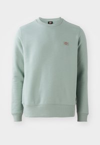Unselected, iceberg green