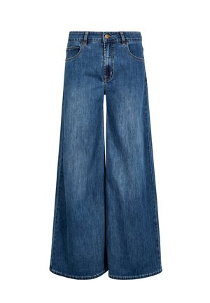 Jeans in denim blu a gamba larga con vita alta, tasche frontali e chiusura con bottone dorato. Il tessuto ha una consistenza liscia e un lavaggio classico.