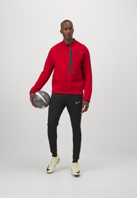 Nike Performance LIVERPOOL FC TECH FLEECE N98 JACKET C