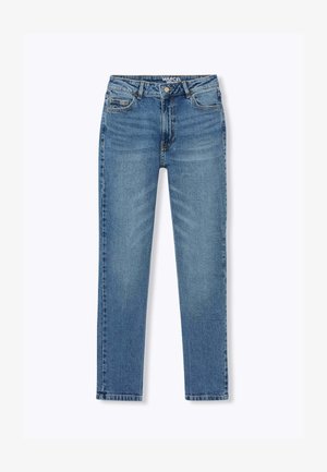 Jean en denim bleu clair, coupe droite ; doté de cinq poches, d'une fermeture éclair à l'avant et d'un bouton, avec un léger délavage sur l'ensemble.