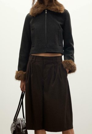 Stradivarius, Veste en similicuir - dark grey
