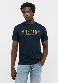 Mustang STYLE AUSTIN - Print T-shirt - blau