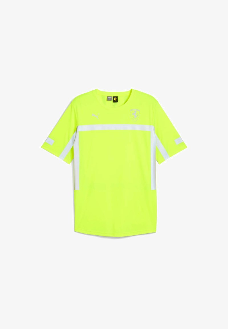 Neon żółta koszulka sportowa z krótkim rękawem, z białymi poziomymi paskami, okrągłym dekoltem i logo na górnej części klatki piersiowej.