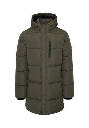 Chaqueta acolchada verde con capucha, bolsillo en el pecho con cremallera, puños acanalados y una textura de tela suave. Presenta costuras horizontales.
