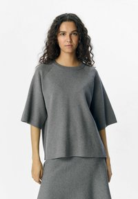 - T-shirt basic
