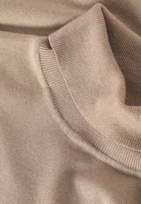 TATUUM Lihtne T-särk - gold