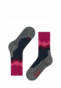 Socken mit einem dunkelgrauen Grund und einem lebhaften pinken Bergmuster. Das Material zeigt eine gerippte Textur und ein Logodetail in Rot. Besitzt kontrastierende Farben.