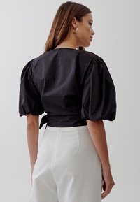TUSSAH KATHRYN  - Blůza - black