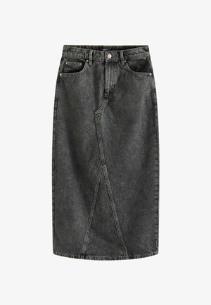 Schwarzer Jeansrock in gerader Form, mit frontalen Taschen, einem Knopfverschluss und einem einzigartigen schrägen Nahtdetail.