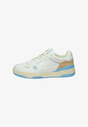 Sneaker bianco con dettagli in suede beige, suola blu e design perforato. Presenta lacci piatti e materiali testurizzati per comfort e durata.