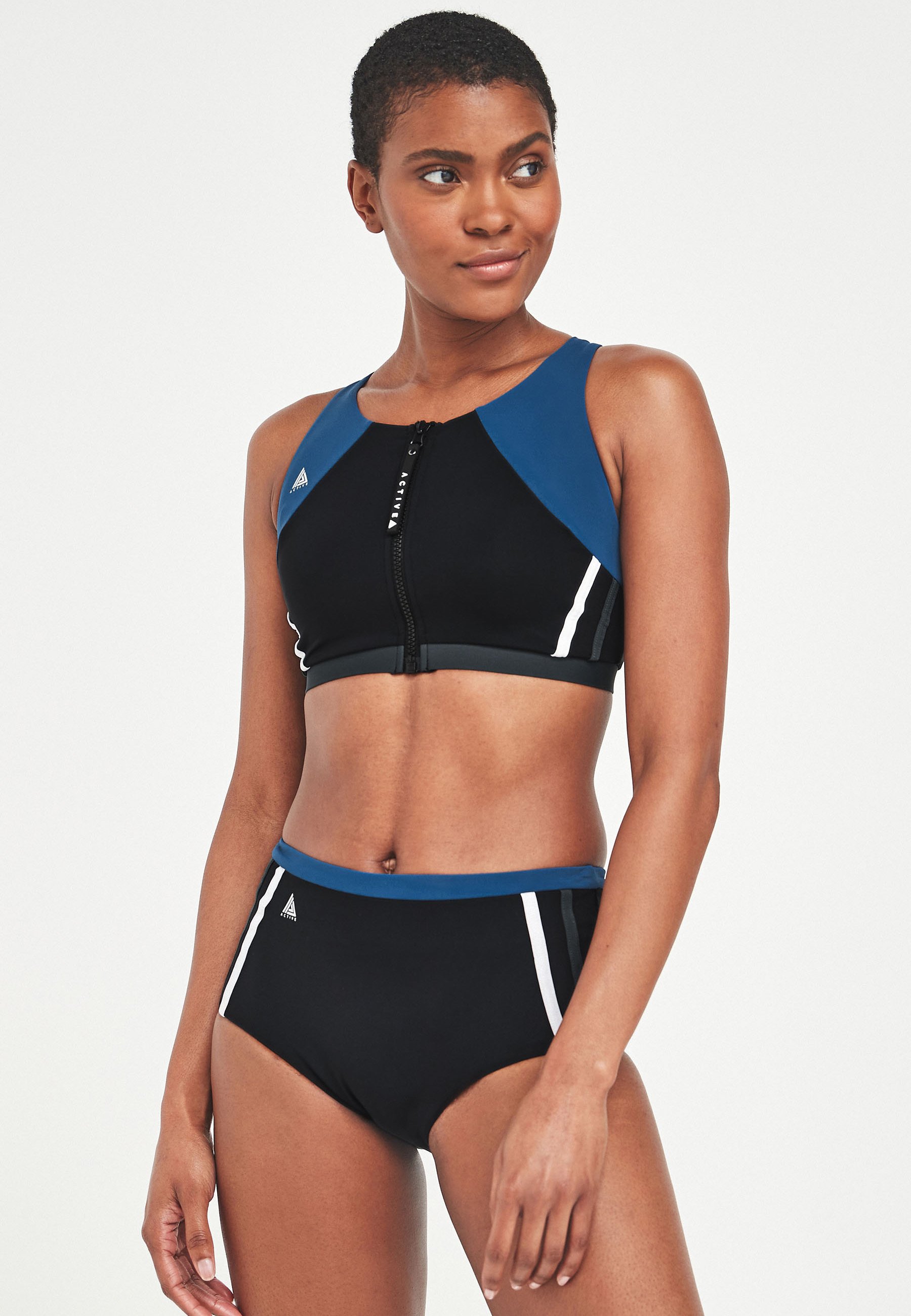 Next PERFORMANCE - Bikini top - black 