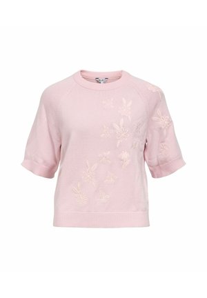 Svijetloružičasti kratkih rukava pleteni džemper s rebrastim manšetama i rubom, s suptilnim cvjetnim vezom sprijeda i na rukavima.
