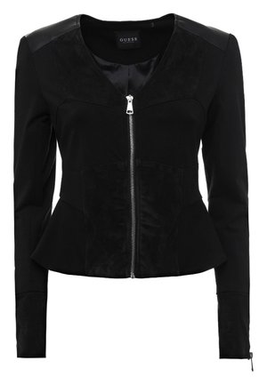 La veste noire présente un design ajusté avec une forme peplum, alliant des textures satinées et en suède, et une fermeture éclair à l'avant avec des accessoires en argent.