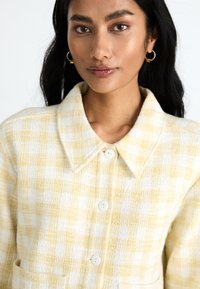 Mads Nørgaard ABBY - Chemisier - misted yellow/white alyssum