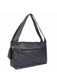Schwarze Lederhandtasche mit einer strukturierten Oberfläche, einem oberen Reißverschluss, einem langen Schultergurt und einer vorderen Reißverschlusstasche mit Quasten-Detail.