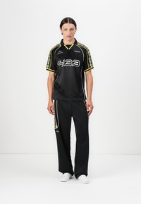 Kappa BANDA ARESTE KAPPA X 433 UNISEX - Tracksuit bottoms - black/white/yellow