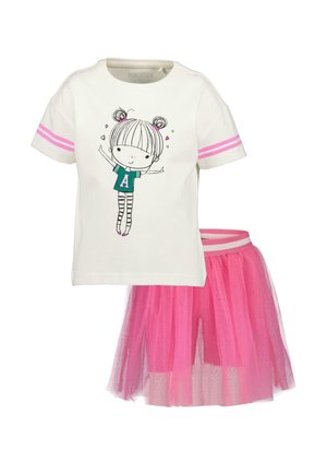 Weißes Baumwoll-T-Shirt mit kurzen Ärmeln, versehen mit einem Cartoon-Mädchen-Graphic und einem türkisfarbenen "A". Kombiniert mit einem rosa Tüllrock mit elastischem Taillenbund.