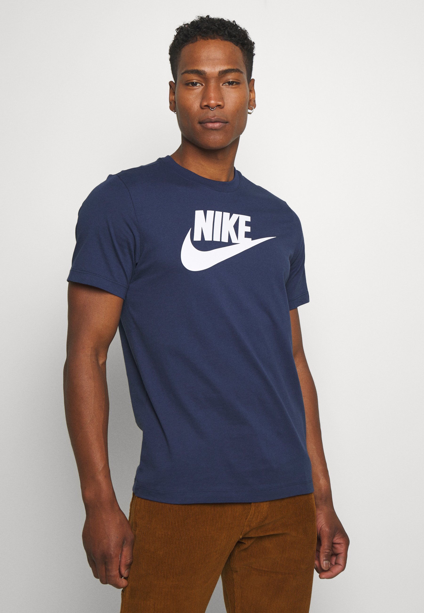 Nike Sportswear TEE ICON FUTURA UNISEX - T-shirt med print - midnight  navy/white/mörkblå 