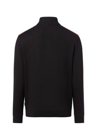 Schwarze Pullover-Jacke aus strukturiertem Stoff, mit hohem Kragen und braunen Schulterakzenten. Besitzt gerippte Bündchen und Saum. Rückansicht.