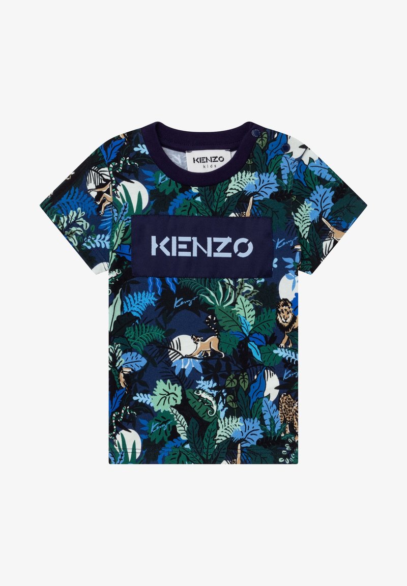 Chemise à manches courtes pour enfants avec imprimé de feuilles de jungle bleues et vertes ainsi que des animaux, ornée d'un patch marine avec le logo "KENZO" sur la poitrine.