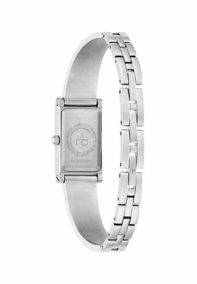 Hõbedane roostevabast terasest kell, millel on ristkülikuline nägu, poleeritud lingid ja tekstureeritud tagakülg, kus on logo ja detailid.