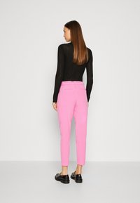 b.young BYDanta - Chino - super pink