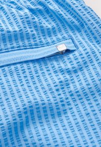 Niet geselecteerd, bright blue stripe