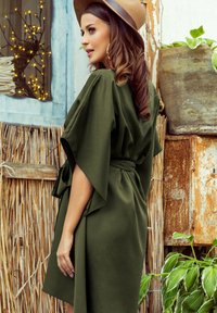 NUMOCO WITH SLEEVES - Kokteiļkleita/ballīšu kleita - khaki