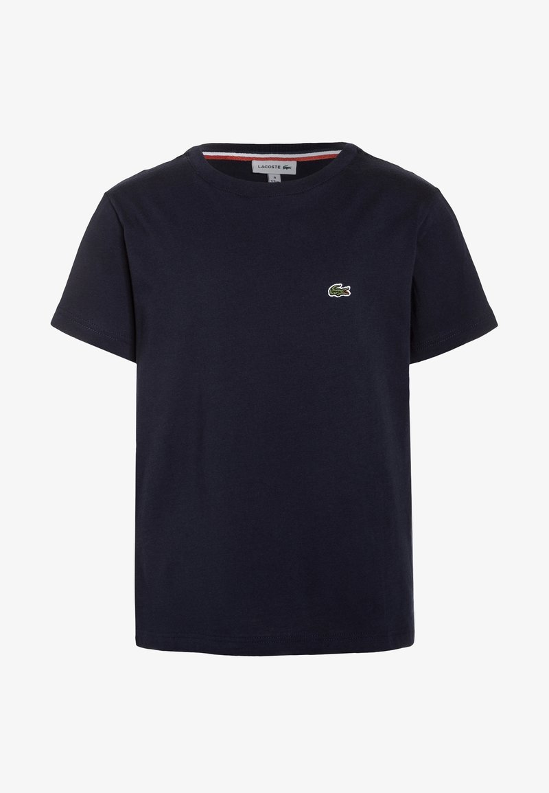 Camiseta de algodón de color azul marino con cuello redondo, mangas cortas y un pequeño logo bordado de cocodrilo verde en el lado izquierdo del pecho.