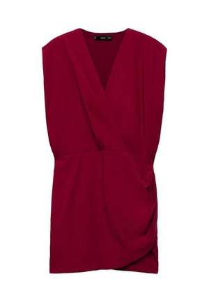 Robe rouge enveloppante avec des manches courtes, décolleté en V profond et détail froncé sur le côté, faite d'un tissu lisse.