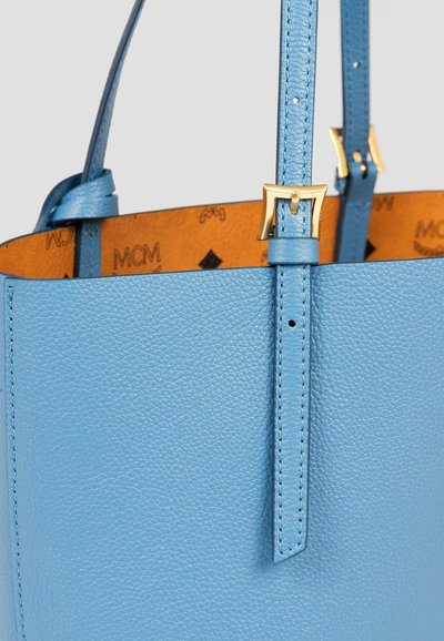 MCM HIMMEL MIT LOGOPRÄGUNG - Handtas - blue