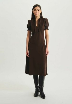 CERISE FLUIDE - Robe de jour - p dark brown