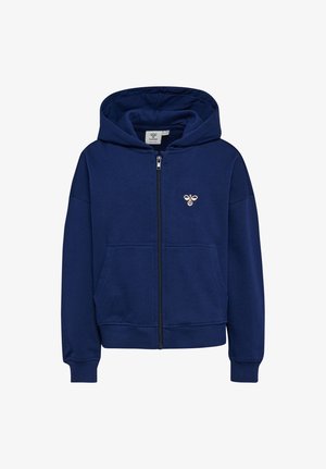 Mørkeblå hættetrøje med lynlås, frontlommer, ribstrikkede ærmeender og et lille beige bi-logo på brystet.