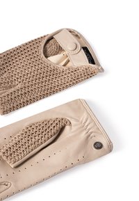 Guanti in pelle beige chiaro con una texture intrecciata sul retro. Presentano una chiusura a scatto e perforazioni per la traspirabilità.