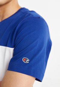 Champion Rochester BOOKSTORE CREWNECK - Tričko s potlačou - blue/white