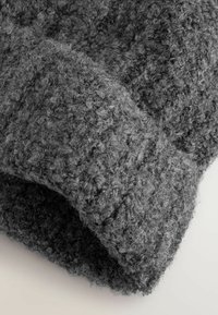 Next Huer - grey