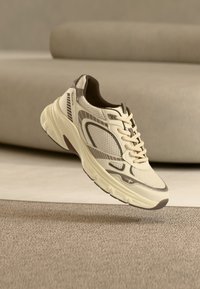 Sélectionné, beige