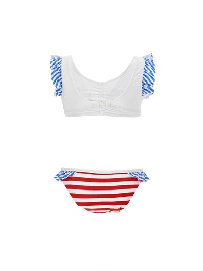 Μαγιό δύο τεμαχίων με λευκό τοπ που έχει ριγέ σε μπλε και λευκό βολάν στα μανίκια, και ριγέ κόκκινο-λευκό κάτω μέρος με αντίστοιχα βολάν.