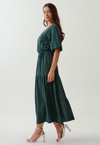 TUSSAH BECKY MIDI - Dnevna obleka - emerald
