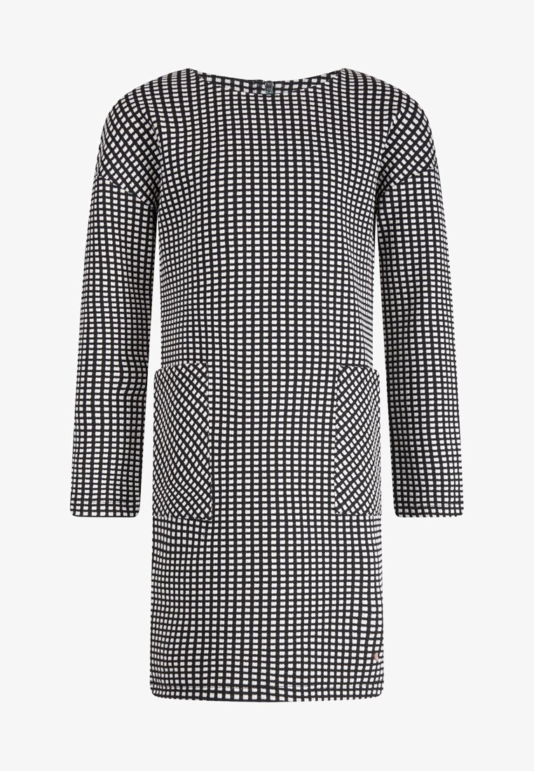 Robe à manches longues à carreaux noir et blanc avec deux poches plaquées à l'avant et un col rond.