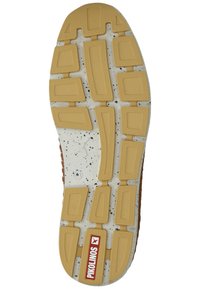 Suela de zapato de goma con un fondo blanco moteado y patrones amarillos texturizados. Presenta un logo rojo prominente "Pikolinos" y un indicador de tamaño.