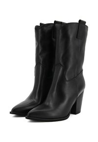 Stivali alla caviglia in pelle nera, punta appuntita, dettagli cuciti, tacco a blocco alto e linguette di pull nella parte superiore con una superficie liscia.