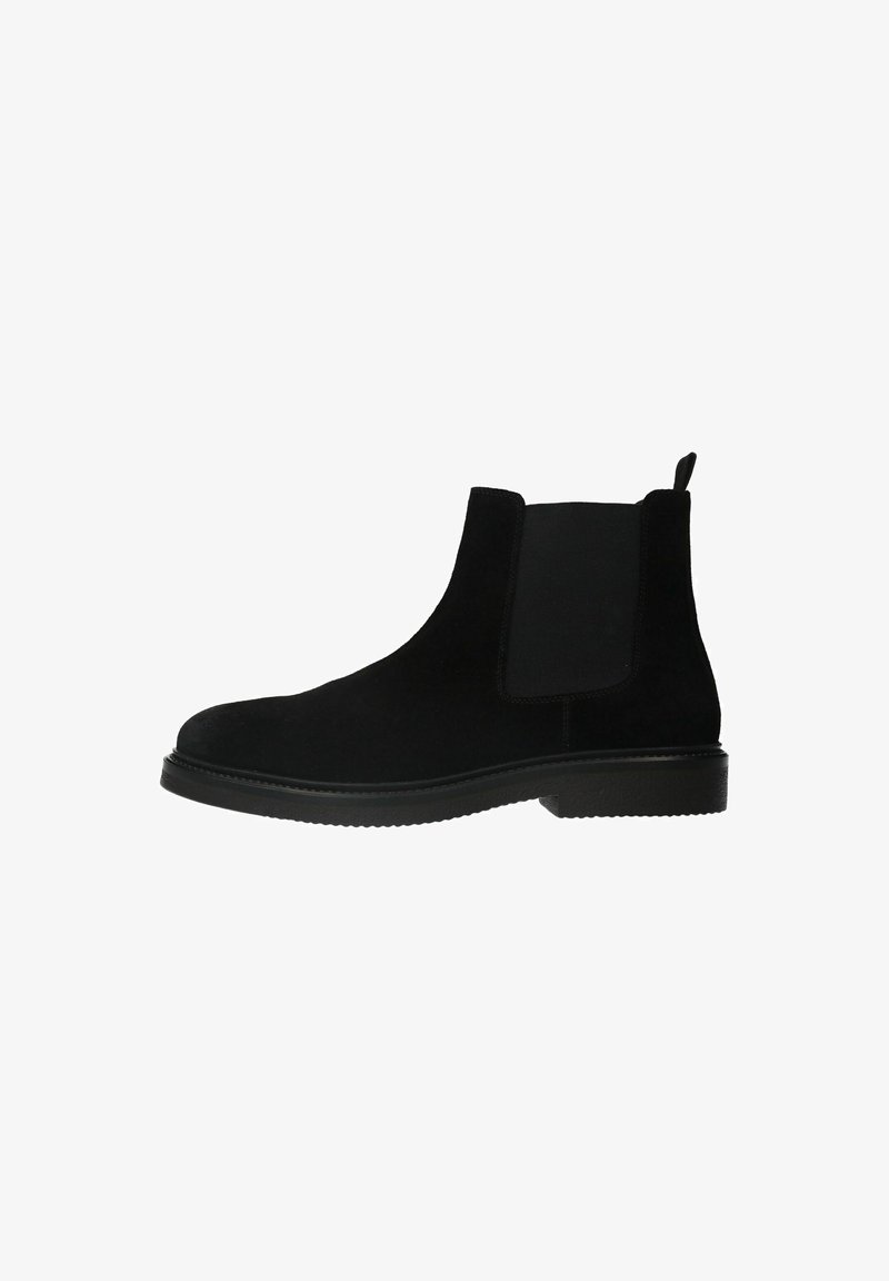 Zwarte suède Chelsea-boots met elastische zijkanten en een trekband, voorzien van een gestructureerde rubberen zool. Klassiek enkelhoog ontwerp.