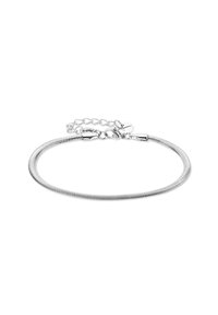 Bracciale in argento con un design flessibile, caratterizzato da una superficie liscia e lucida e un gancio a catena per lunghezza regolabile.