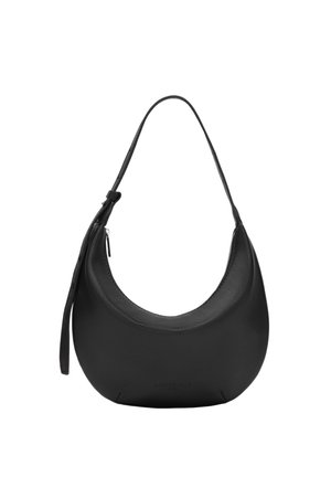 Schwarze, aus Leder gefertigte, halbmondförmige Umhängetasche mit verstellbarem Riemen und Reißverschluss, vor weißem Hintergrund.